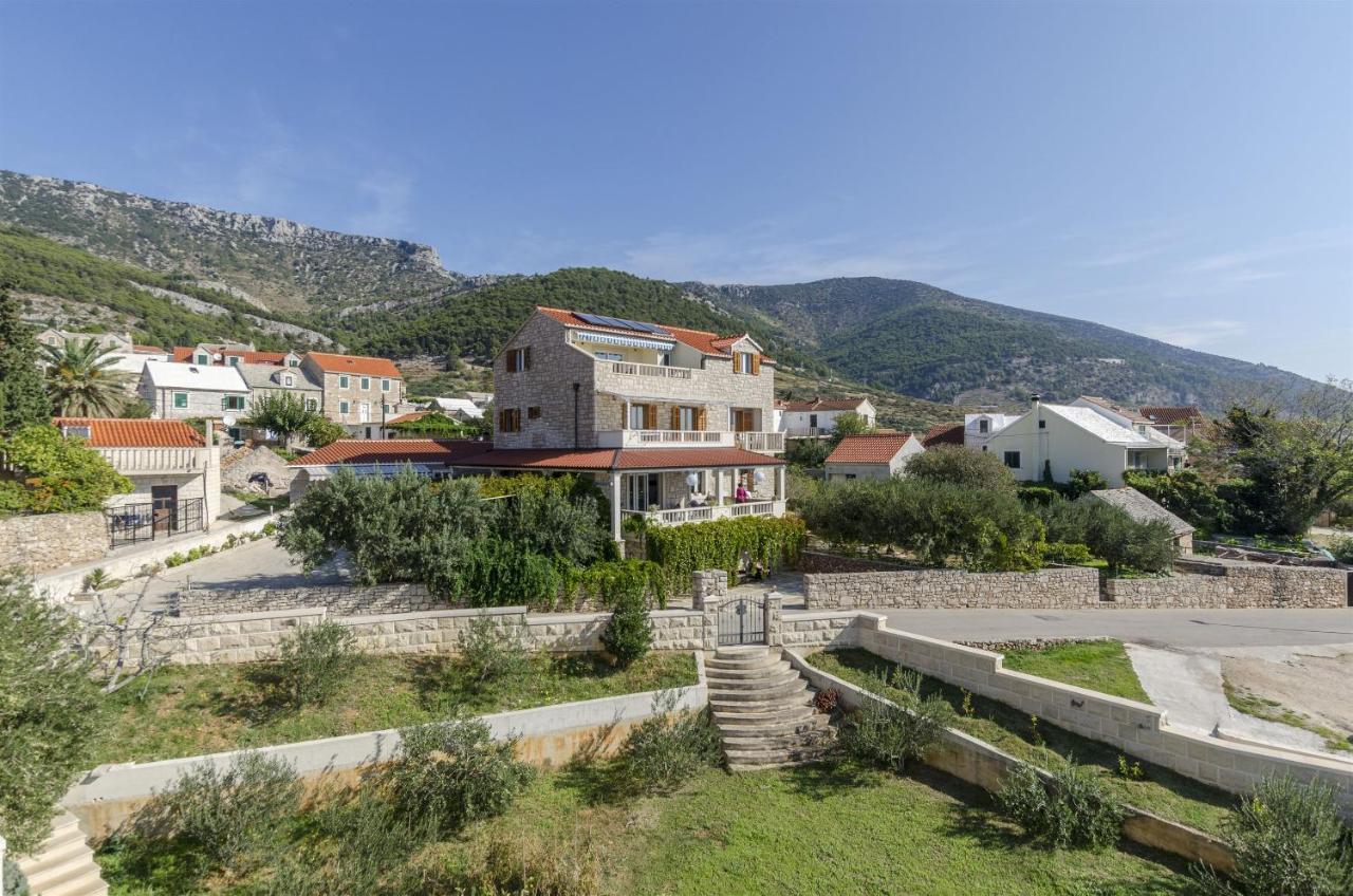 Apartments And Rooms Lea Бол Екстериор снимка