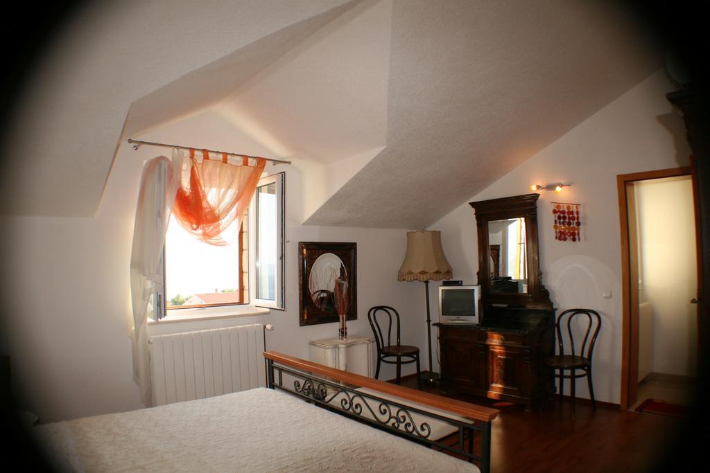 Apartments And Rooms Lea Бол Екстериор снимка
