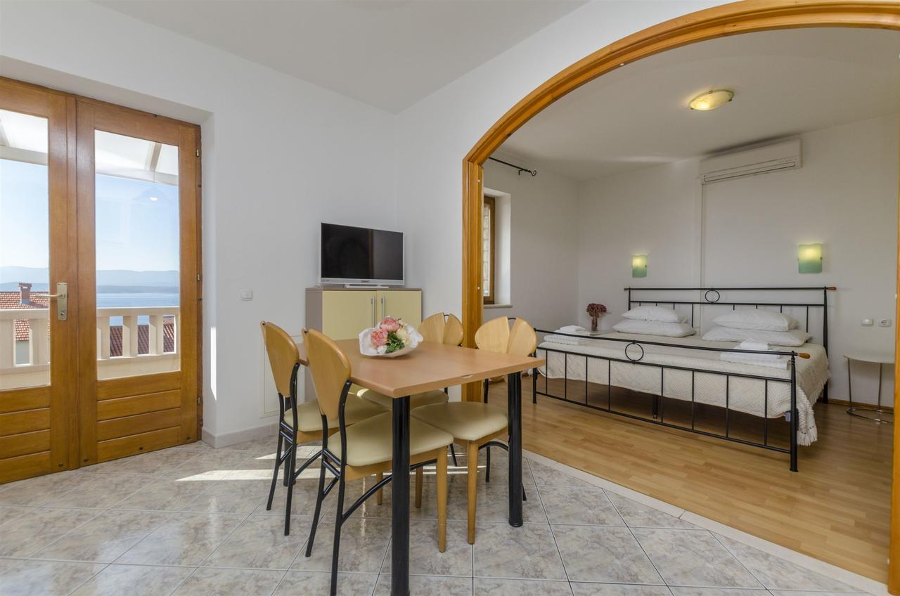 Apartments And Rooms Lea Бол Екстериор снимка