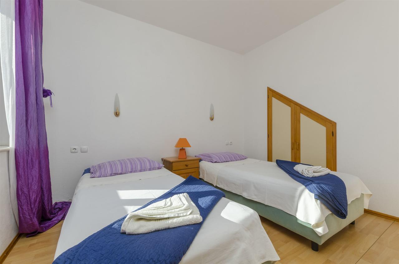 Apartments And Rooms Lea Бол Екстериор снимка