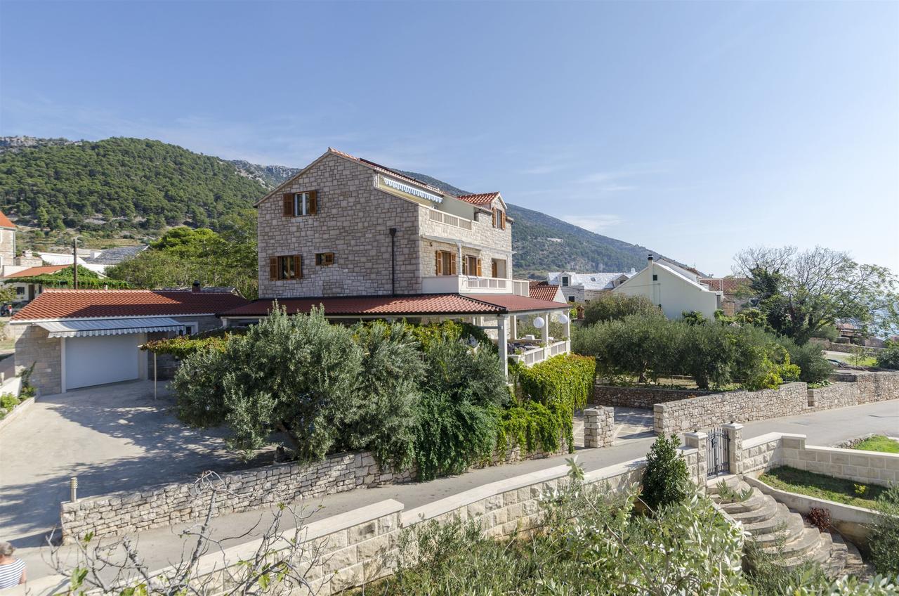 Apartments And Rooms Lea Бол Екстериор снимка