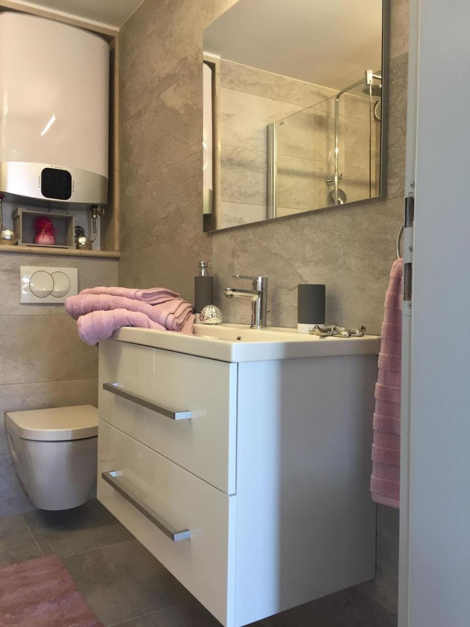 Apartments And Rooms Lea Бол Екстериор снимка