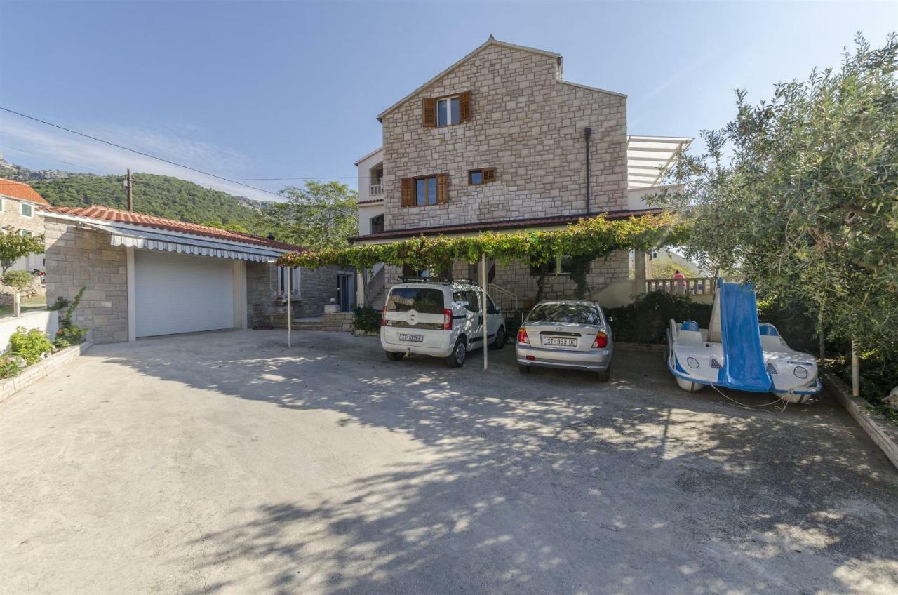Apartments And Rooms Lea Бол Екстериор снимка